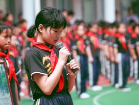 高校学生买7件演出服穿完集体退货